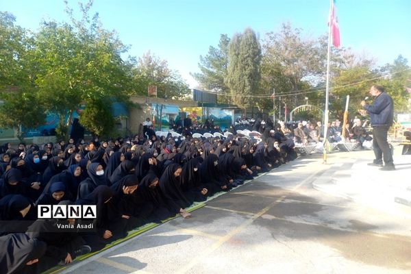 همایش بزرگداشت مقام شهدا در هفته پیوند اولیا و مربیان