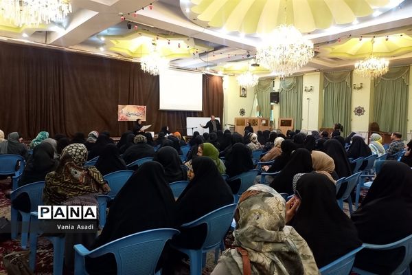 اولین جلسه انتخابات انجمن اولیا و مربیان در دبیرستان نمونه دولتی دخترانه دوره اول فرزانگان ناحیه ۲