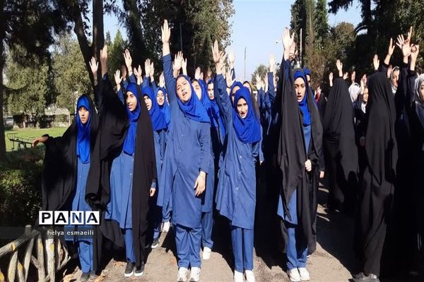 اجرای سرود دو هزار دانش‌آموز به نیت دو هزار شهید در ساری