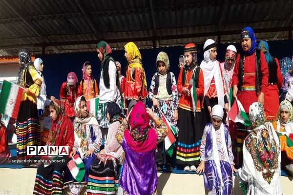 اجرای سرود دو هزار دانش‌آموز به نیت دو هزار شهید در ساری