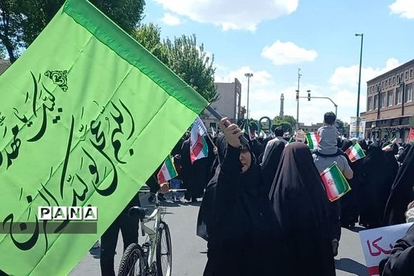 تجمع فرهنگیان و دانش‌آموزان بسیجی ناحیه دو ری در دفاع از مردم غزه