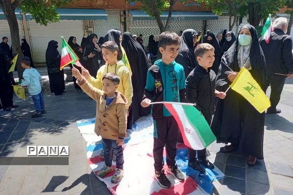 تجمع فرهنگیان و دانش‌آموزان بسیجی ناحیه دو ری در دفاع از مردم غزه