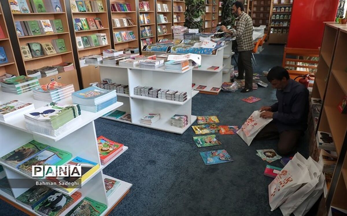راه‌اندازی کتابخانه دبیرستان دخترانه شاهد اخلاص طلب بندرعباس