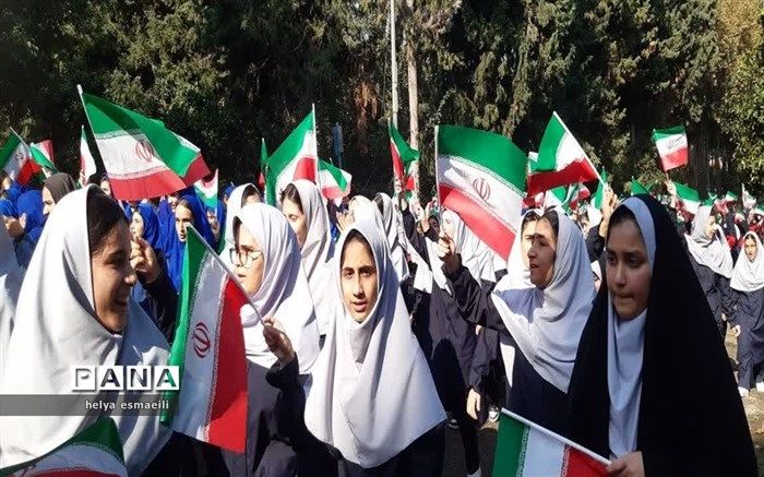 اجرای سرود 2000 نفری دانش‌آموزان مازندران