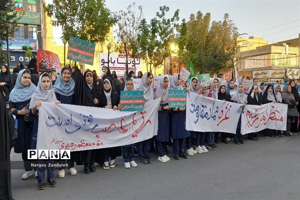 تجمع مردمی در اعتراض به جنایت وحشیانه رژیم کودک‌کش صهیونیستی در شهرستان ملارد