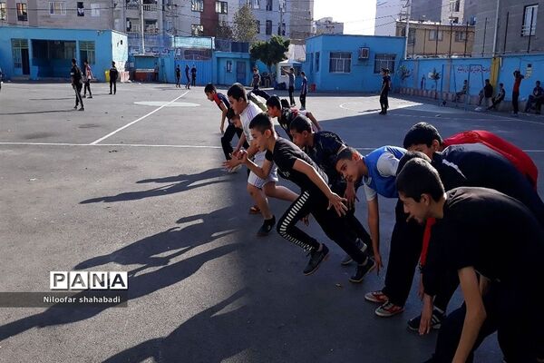 گرامیداشت هفته تربیت‌بدنی در مدرسه شهید نواب صفوی ملارد