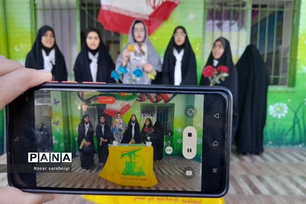 برگزاری مراسم حمایت از مظلومیت کودکان غزه، در دبیرستان دخترانه طاها