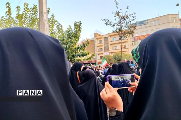 تجمع مردم تهران علیه جنایات رژیم صهیونسیتی در میدان انقلاب