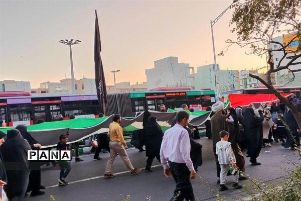 تجمع مردم تهران علیه جنایات رژیم صهیونسیتی در میدان انقلاب