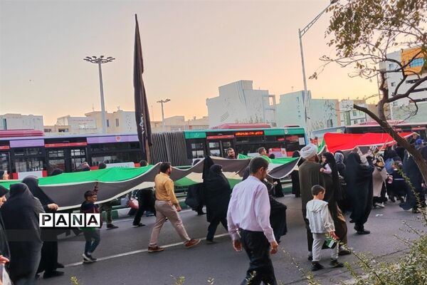 تجمع مردم تهران علیه جنایات رژیم صهیونسیتی در میدان انقلاب