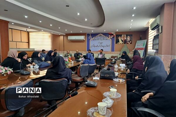 مراسم رونمایی از کتاب«مدیریت رفتار سازمانی و مدیریت منابع انسانی » در آموزش و پرورش شهرستان رباط‌کریم