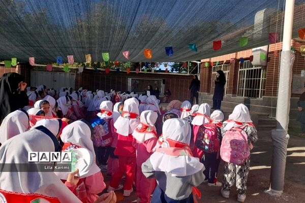 نذر آب دانش‌آموزان آباده برای کودکان غزه