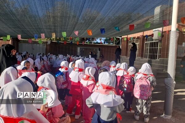 نذر آب دانش‌آموزان آباده برای کودکان غزه