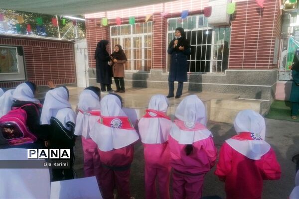 نذر آب دانش‌آموزان آباده برای کودکان غزه