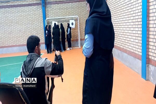 مسابقات تیراندازی بانوان در ناحیه یک بهارستان