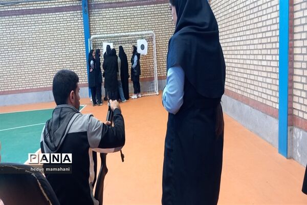 مسابقات تیراندازی بانوان در ناحیه یک بهارستان