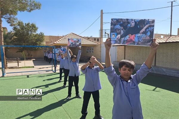 زنجیره انسانی دانش‌آموزان اشکذری در حمایت از غزه