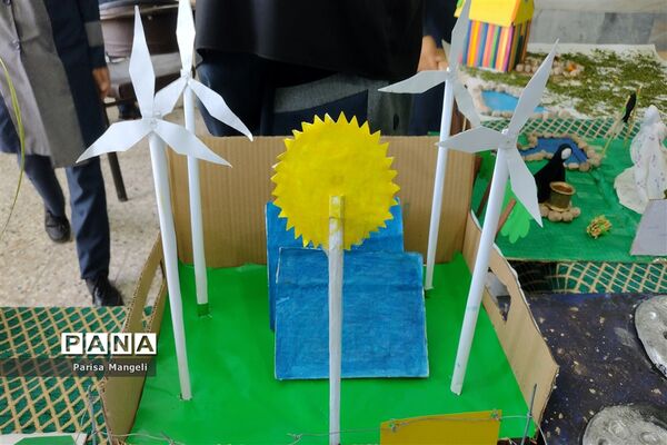 جشنواره مطالعات اجتماعی و هنرهای دستی در دبیرستان توحید شهرستان خاتم