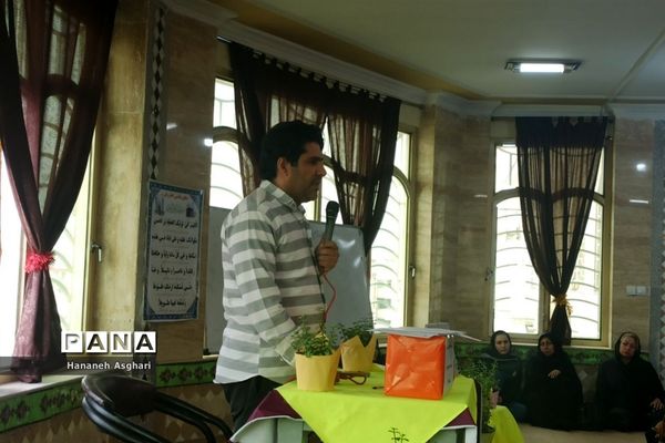 اولین جلسه مجمع عمومی و انتخابات انجمن اولیا و مربیان در دبیرستان حضرت خدیجه(س)