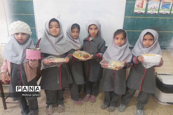 برگزاری جشنواره غذا در دبستان دخترانه فضیلت