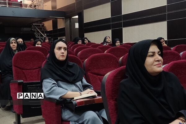 جلسه توانمند‌سازی ویژه مدیران شهرستان شهریار در کانون شهید ‌کافی شهریار