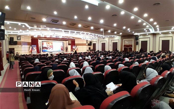 مراسم تقدیر از دانش‌آموزان منتخب مسابقات فرهنگی هنری ناحیه ۷ مشهد