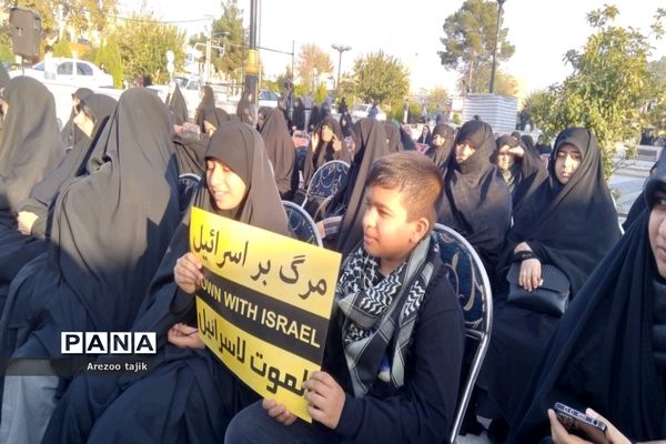 تجمع بانوان و کودکان در حمایت از مردم مظلوم فلسطین در مسجد جامع تاریخی شهرستان‌ورامین