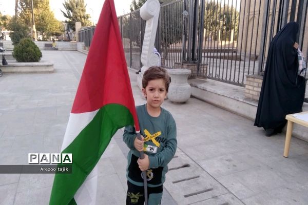تجمع بانوان و کودکان در حمایت از مردم مظلوم فلسطین در مسجد جامع تاریخی شهرستان‌ورامین