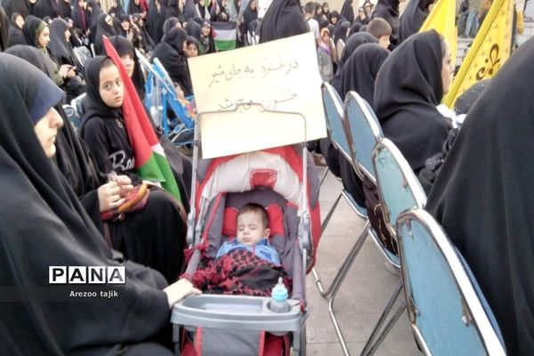 تجمع بانوان و کودکان در حمایت از مردم مظلوم فلسطین در مسجد جامع تاریخی شهرستان‌ورامین