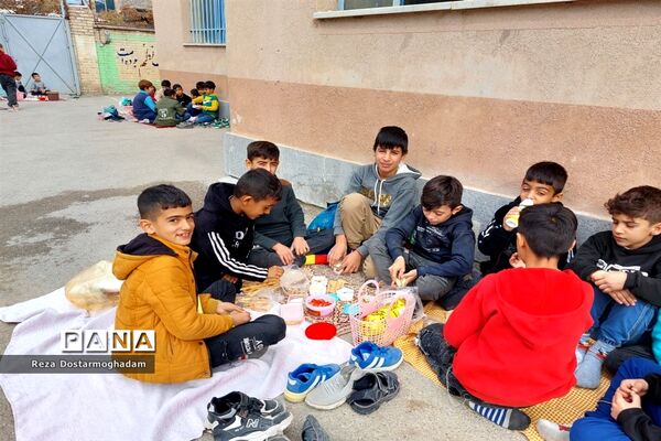 صبحانه سلامت در دبستان پسرانه سلمان فارسی شهرستان شیروان