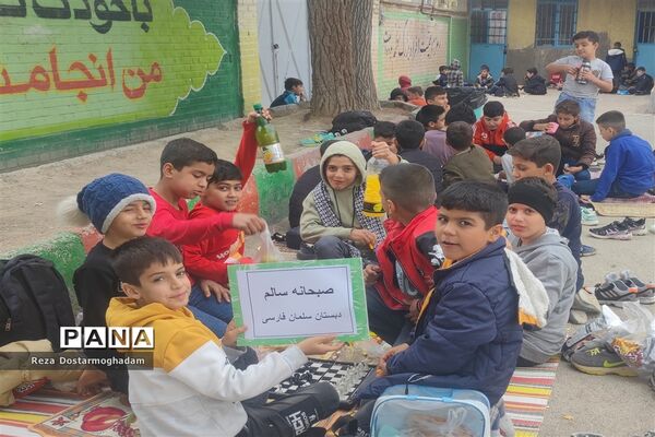 صبحانه سلامت در دبستان پسرانه سلمان فارسی شهرستان شیروان