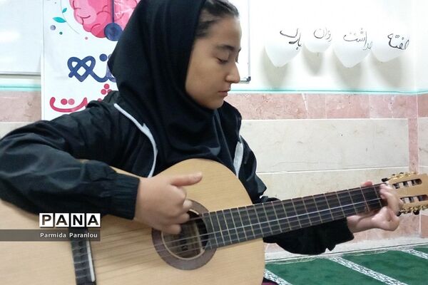 اجرای برنامه بهداشت‌روان در دبیرستان نشاط بهارستان‌2