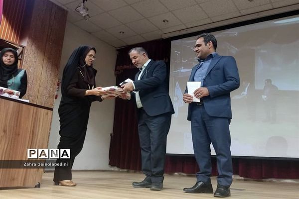 جلسه انجمن اولیاءدر دبیرستا‌ن‌های شیراز