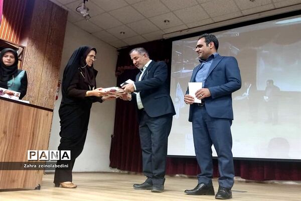 جلسه انجمن اولیاءدر دبیرستا‌ن‌های شیراز