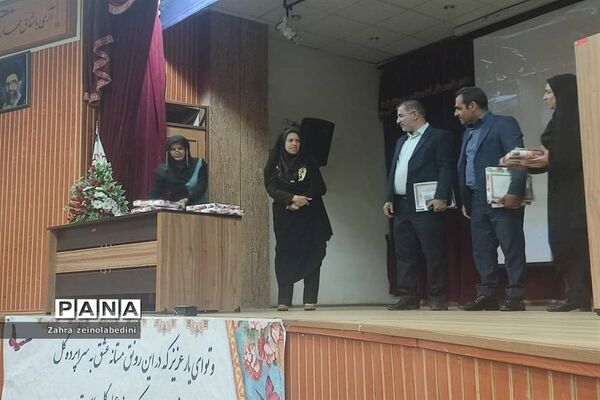 جلسه انجمن اولیاءدر دبیرستا‌ن‌های شیراز