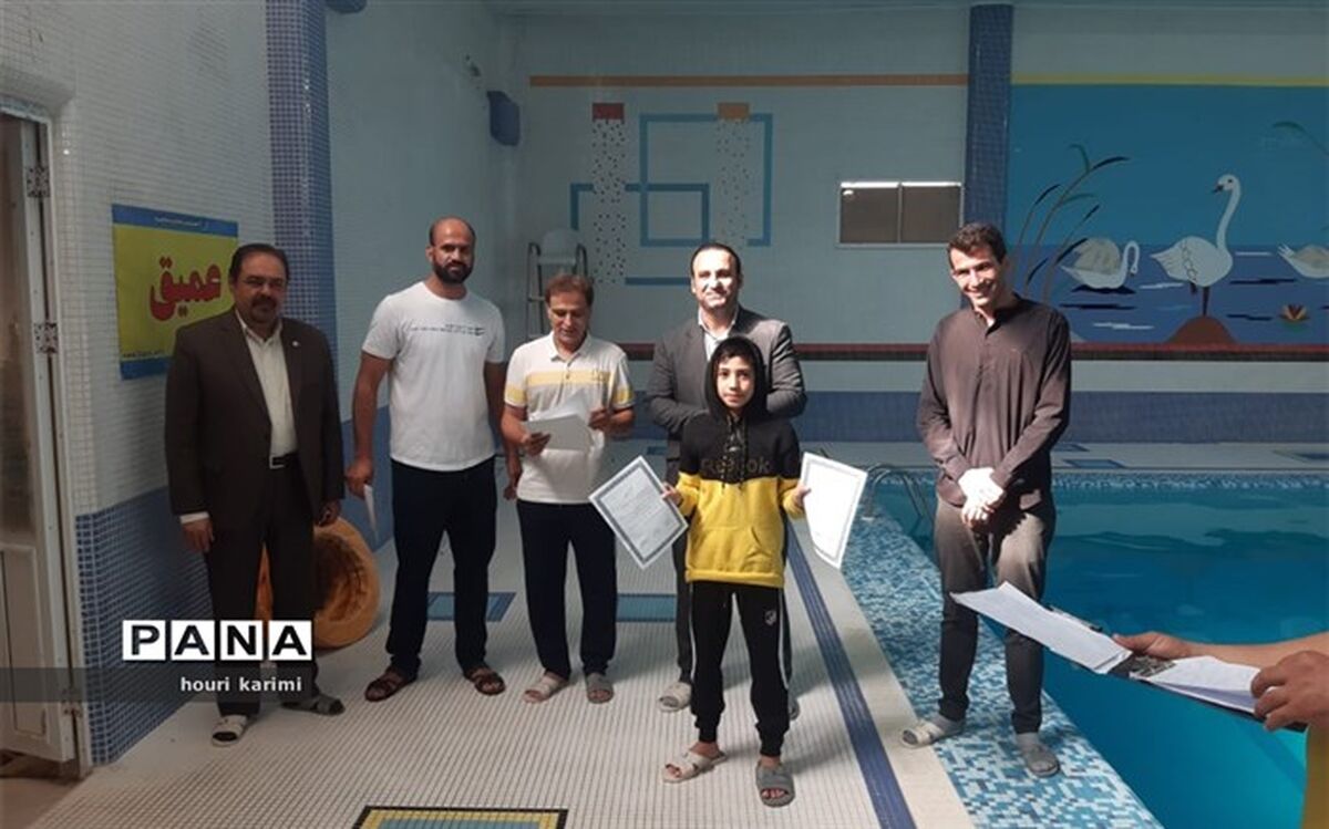 مسابقات شنا به مناسبت هفته تربیت‌بدنی شهرستان مانه وسملقان/ فیلم