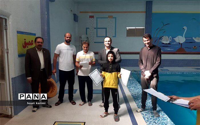 مسابقات شنا به مناسبت هفته تربیت‌بدنی شهرستان مانه وسملقان/ فیلم