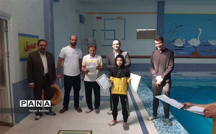 مسابقات شنا به مناسبت هفته تربیت‌بدنی شهرستان مانه وسملقان/ فیلم
