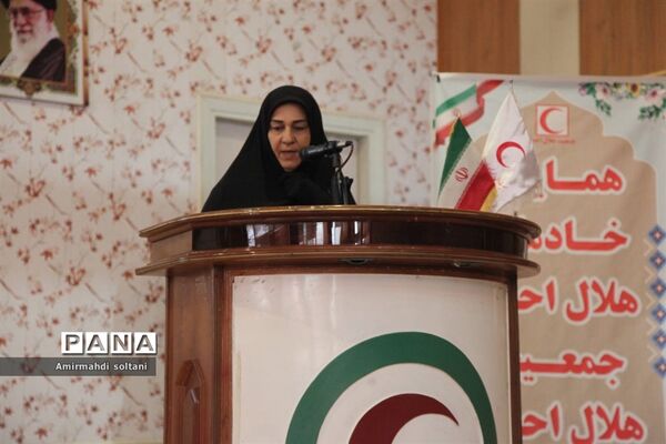 تجلیل از خادمان هلال‌احمر میانه