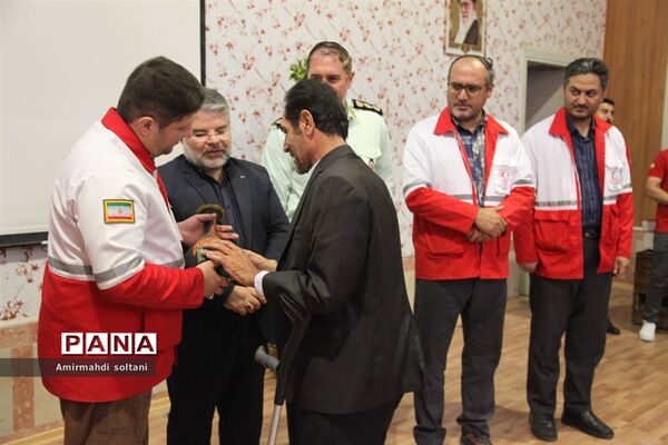 تجلیل از خادمان هلال‌احمر میانه