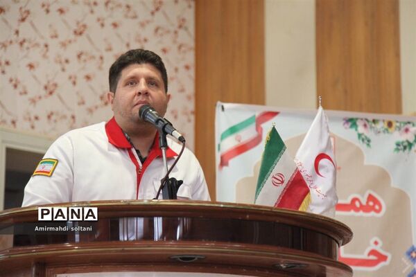 تجلیل از خادمان هلال‌احمر میانه