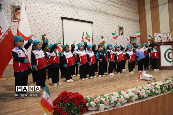 تجلیل از خادمان هلال‌احمر میانه