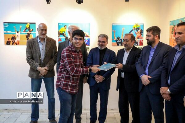 نمایشگاه آثار برگزیده جشنواره عکس عاشقان والیبال در ارومیه