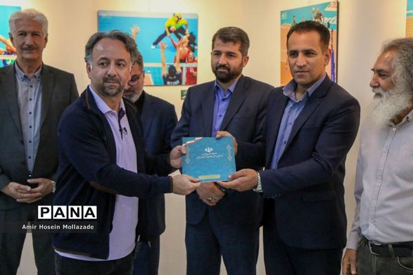 نمایشگاه آثار برگزیده جشنواره عکس عاشقان والیبال در ارومیه