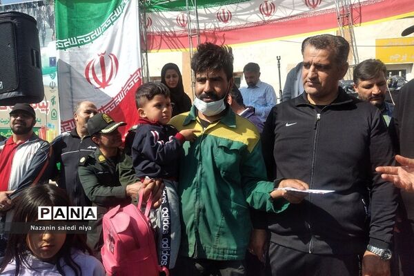 همایش پیاده‌روی خانوادگی در پارک پرچم رودهن