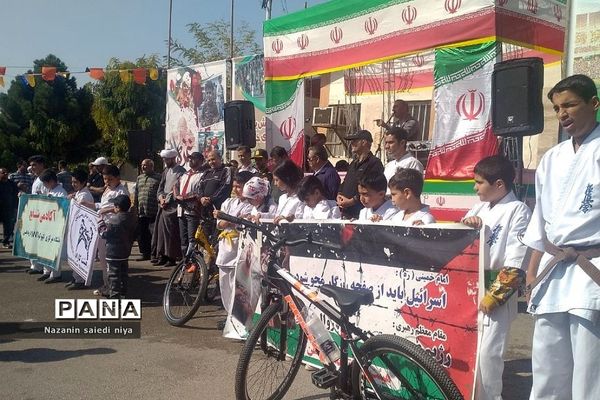 همایش پیاده‌روی خانوادگی در پارک پرچم رودهن