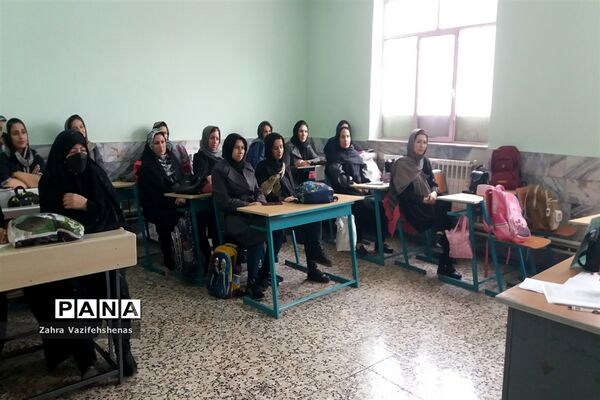 انتخابات انجمن اولیا و مربیان و جلسه دیدار با اولیا در مدرسه دخترانه شهید خاقانی شهرستان شیروان