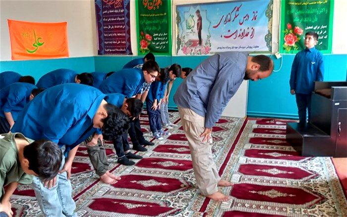 نماز جماعت به صورت حداکثری در مدارس رودهن برگزار می‌شود
