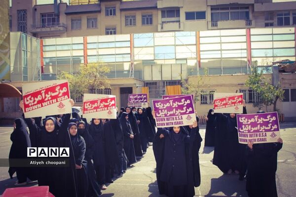 نواختن زنگ همبستگی و مقاومت و برگزاری پویش طوفان آب در دبیرستان حضرت معصومه منطقه ۶