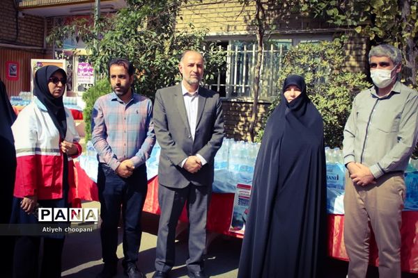 نواختن زنگ همبستگی و مقاومت و برگزاری پویش طوفان آب در دبیرستان حضرت معصومه منطقه ۶